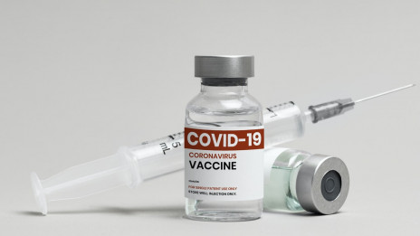 Cepivo je varno za vse najranljivejše skupine: srčne bolnike, tiste, ki so preboleli raka, tiste, ki imajo blage alergije, pridružene srčno-žilne bolezni, ...  (photo: rawpixel.com)