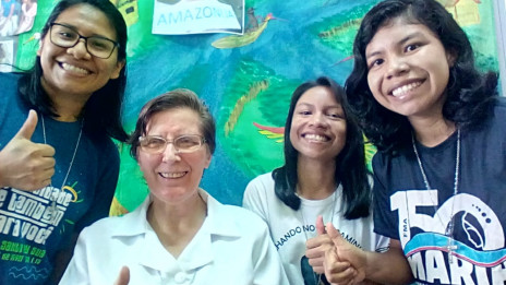 S. Agata Kociper in mlade redovnice Hčere Marije pomočnice. Vse tri z misijonov ob reki Rio Negro. (photo: Missio)
