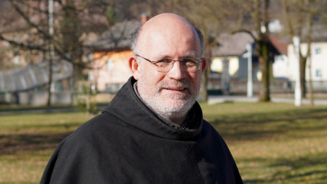 Duhovnik Andrej Feguš (photo: Rok Mihevc)