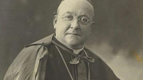 Škof Andrej Karlin leta 1910 (photo: Neznan fotograf, Public domain, via Wikimedia Commons)