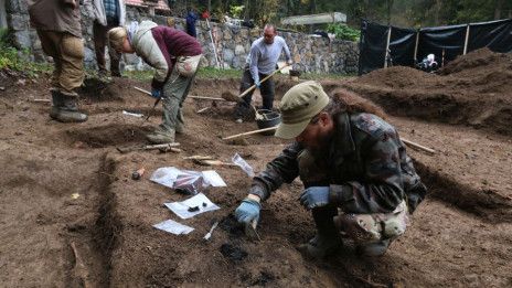 Izkopavanje Romov v Iški (photo: M. Pečovnik)