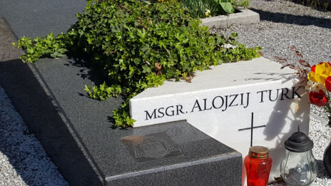 Grob msgr. Alojzija Turka (photo: www.najdigrob.si)