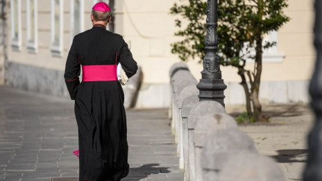 Škofje imajo vedno več težav, kam premestiti vedno manj duhovnikov ... (photo: Rok Mihevc)