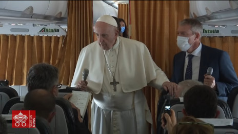 Papež v pogovoru z novinarji na letalu (photo: posnetek zaslona)