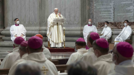 Papež med mašo z evropskimi škofi (photo: Vatican News)