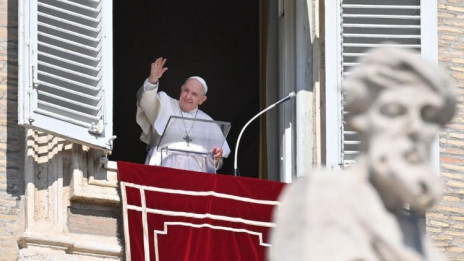 Papež pozdravlja romarje (photo: Vatican News)