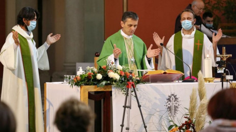 Novomeški škof Andrej Saje, p. Tomaž Mikuš in p. Damjan Ristić (photo: Jože Potrpin)