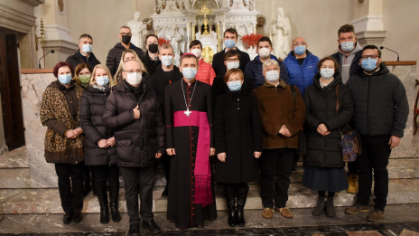 Sodelavci Radia Ognjišče z novomeškim škofom Andrejem Sajetom (photo: Rok Mihevc)