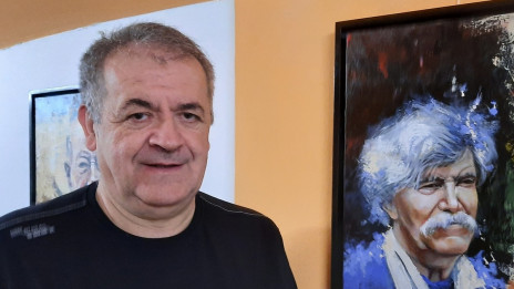 Črtomir Frelih pred sliko slikarskega kolega Toneta Seiferta (photo: Jože Bartolj)