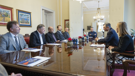 Predsednik republike Borut Pahor je ob zaključku mandata sprejel predsednika Komisije vlade RS za reševanje prikritih grobišč Jožeta Dežmana in člane. (photo: Bor Slana/STA)
