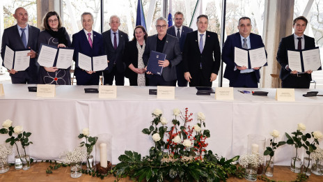 Podpisan dogovor o ustanovitvi Zamejske gospodarske koordinacije (photo: Nebojsa Tejic/STA)