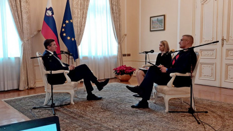 Marta Jerebič in Alen Salihović v pogovoru s predsednikom Borutom Pahorjem (photo: Marko Zupan)