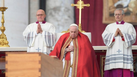 Pogrebno sveto mašo je daroval papež Frančišek. (photo: Vatican Media)