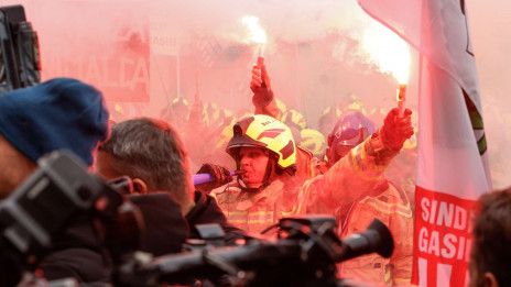 Protestni shod poklicnih gasilcev  (photo: STA)