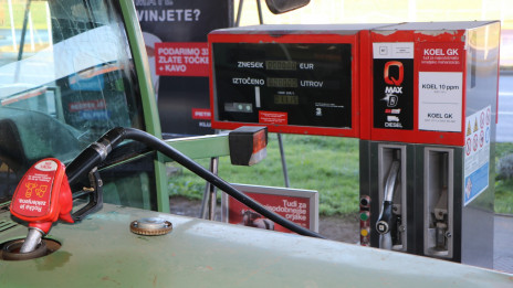 Točenje goriva za kmetijstvo (GK) (photo: mag. Marjan Dolenšek, KGZS – Zavod LJ)