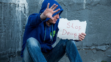 Ne sodimo. Ne vemo, kaj ga je privedlo v kremplje drog in zasvojenosti. Delujmo preventivno.  (photo: PixaBay)