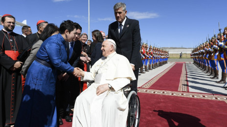 Papež ob odhodu iz Mongolije (photo: Vatican News)