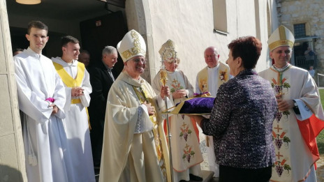 škof Andrej Glavan po slovesni sveti maši (photo: Foto Lidija Markelj)