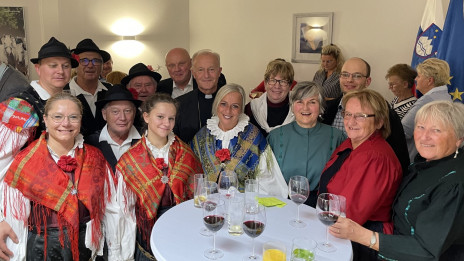 Veselje Slovencev v Münchnu ob novem župniku (photo: Osebni arhiv škofa Antona Jamnika)