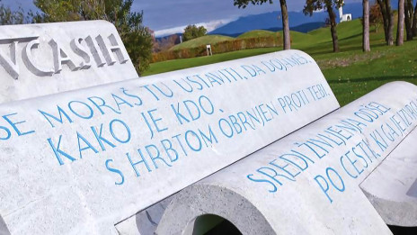 Spomenik žrtvam prometnih nesreč na Žalah v Ljubljani (photo: Zavod Varna pot)
