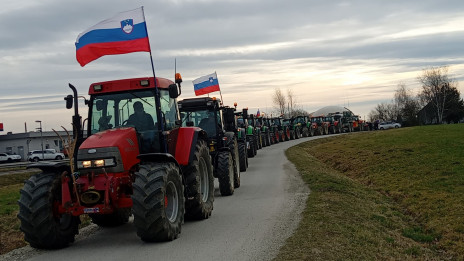 Protest kmetov, ki so se odpeljali do Murske Sobote. (photo: STA)