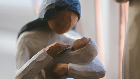 'Marija pa je živela iz molitve, iz notranje povezanosti z Bogom. Lepa prispodoba je, da je Marija kot vodnjak. Navzven je zelo malo videti, a njeno bogastvo je notranje.' (photo: Phil Hearing / Unsplash)