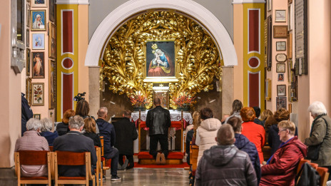 Molitev pred Marijo Pomagaj na Brezjah (photo: Rok Mihevc)