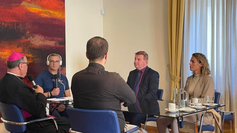 Gostje:  mariborski nadškof metropolit msgr. Alojzij Cvikl, duhovnik in študent v Rimu Boštjan Dolinšek, direktorica romarske agencije Aritours Tanja Arih Korošec in veleposlanik Republike Slovenije pri Svetem sedežu Franci But. (photo: ARO)