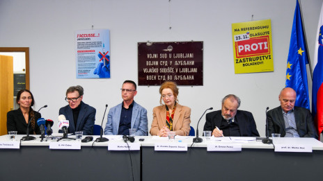 Novinarska konferenca nasprotnikov zakona o asistiranem samomoru ob zaključku referendumske kampanje. (photo: STA / Naum Dretnik)
