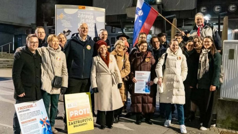 Osrednji nosilci kampanje proti zakonu o asistiranem samomoru (photo: Pohod za življenje fb)