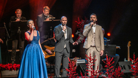 Radijski pevci Manca Hribar, Andrej Jerman in Jakob Čuk (photo: Rok Mihevc)