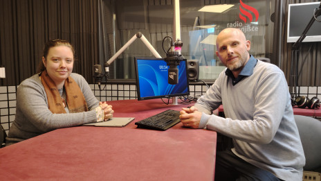 Gostja Urška Česnik in voditelj oddaje Blaž Lesnik (photo: Andrej Šinko)