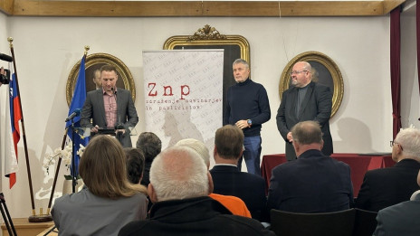 Priznanje je prejel tudi novinar Bojan Požar (photo: Združenje novinarjev in publicistov)