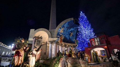 Jaslice in božično drevo (photo: Vatican Media)