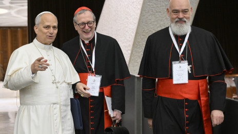 Papež v sproščenem pogovoru s kardinali (photo: Vatican media)