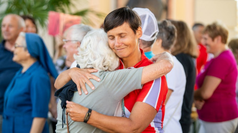 Objem in zahvala za podporo Radiu Ognjišče (photo: Rok Mihevc)