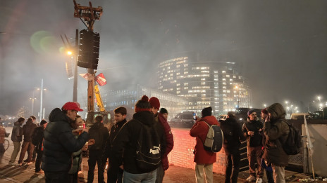 Kmetje bodo tudi ponoči vztrajali pred parlamentom. (photo: Copa Cogeca)