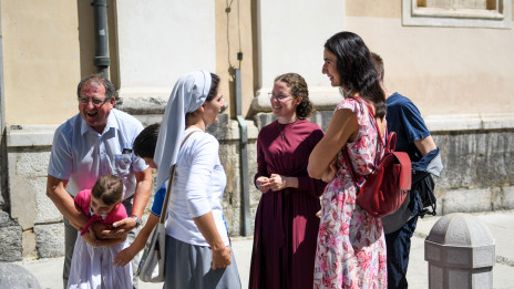 Redovnica v pogovoru (photo: Rok Mihevc)