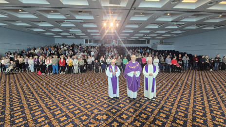 Zbrani pri sveti maši (photo: ARO)