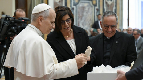Papež Leon XIV., predsednica Gibanja fokolarov Margaret Karram in sopredsednik Roberto Almada (photo: Elisabetta Trevisan)