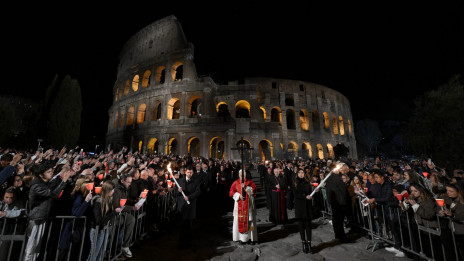 Križev pot v rimskem Koloseju (photo: Simone Risoluti)