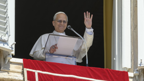 Papež Leon XIV. pozdravlja z okna apostolske palače (photo: Vatican Media)