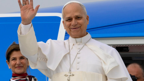 Papež na vhodu v letalo (photo: Vatican Media)