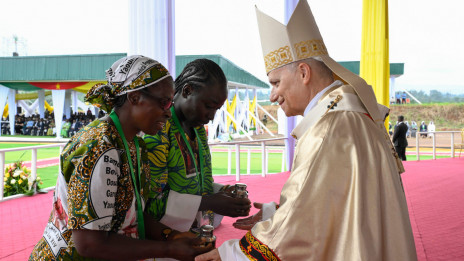 Papež med mašo na letališču v Bamendi (photo: Simone Risoluti)
