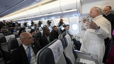Papež na letalu z novinarji na poti iz Kameruna v Angolo (photo: Simone Risoluti)