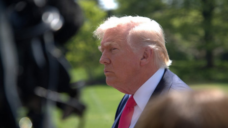 Ameriški predsednik Donald Trump v pogovoru z mediji pred Belo hišo v Washingtonu. (photo: STA)