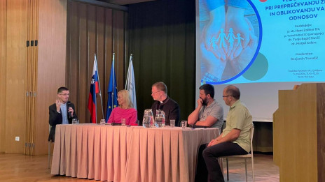 Udeleženci okrogle mize na Teološki fakulteti v Ljubljani na temo ustvarjanja varnega okolja v Cerkvi (photo: Rok Blažič)