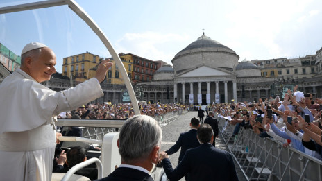 Papež v Neaplju (photo: Vatican Media)