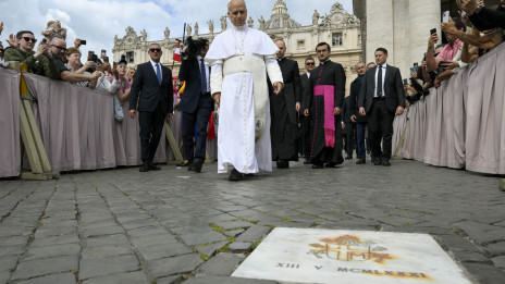 Papež se je po splošni avdienci odpravil na kraj, kjer je bil ustreljen sv. papež Janez Pavel II. (photo: Vatican media)