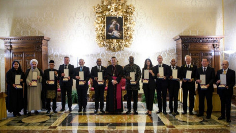 Podelitev vatikanskih odlikovanj 13 veleposlanikom (photo: Vatican Media)